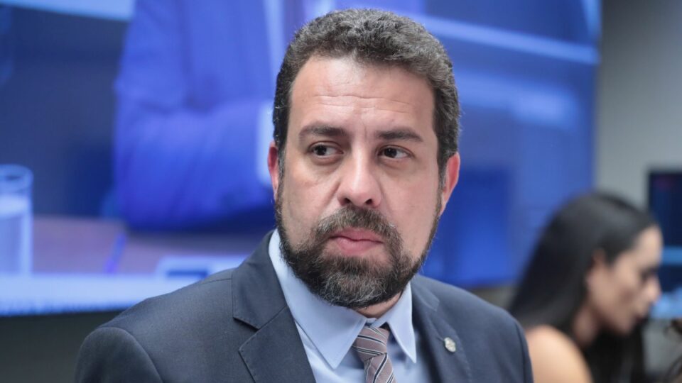 Checagem: Veja o que é #FATO ou #FAKE na Entrevista de Guilherme Boulos para a GloboNews